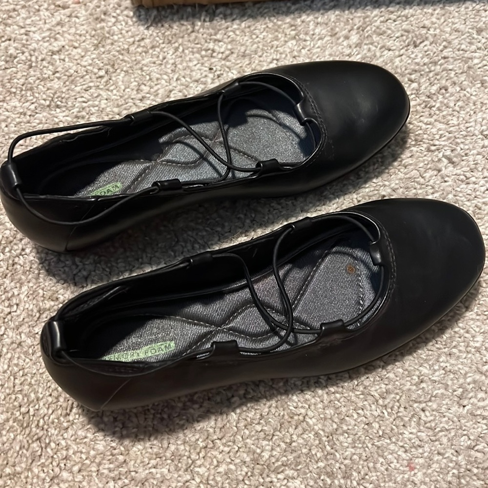 Black memory foam work shoes